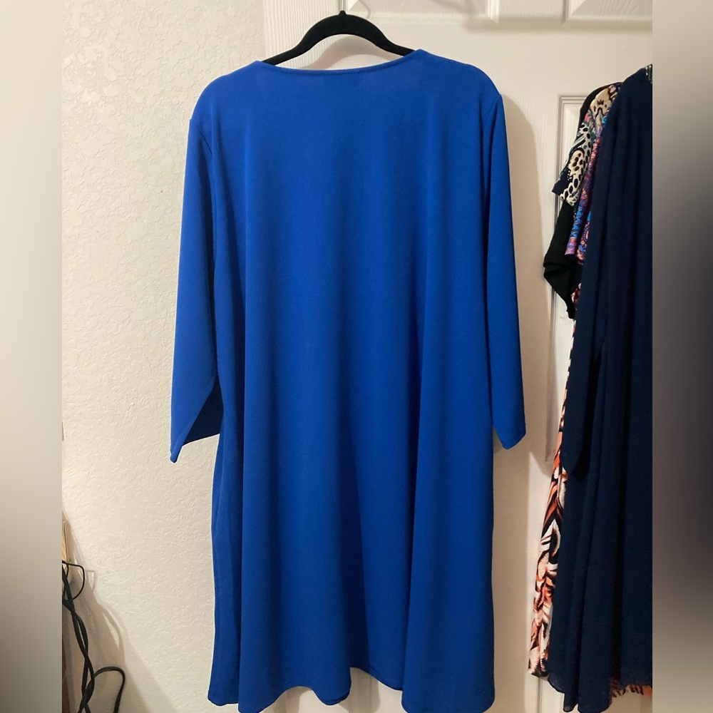 Stunning Nina Leonard dress with side pockets. - Picture 4 of 5
